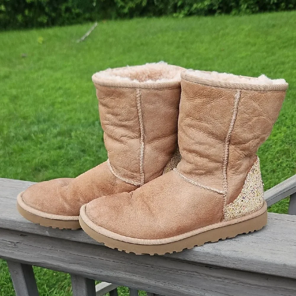 UGG Classic Short Sparkle Heel Boots | Size 8 | Style 1090891